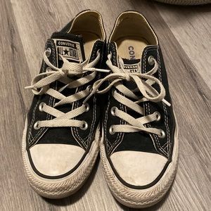 Women’s black converse size 6
